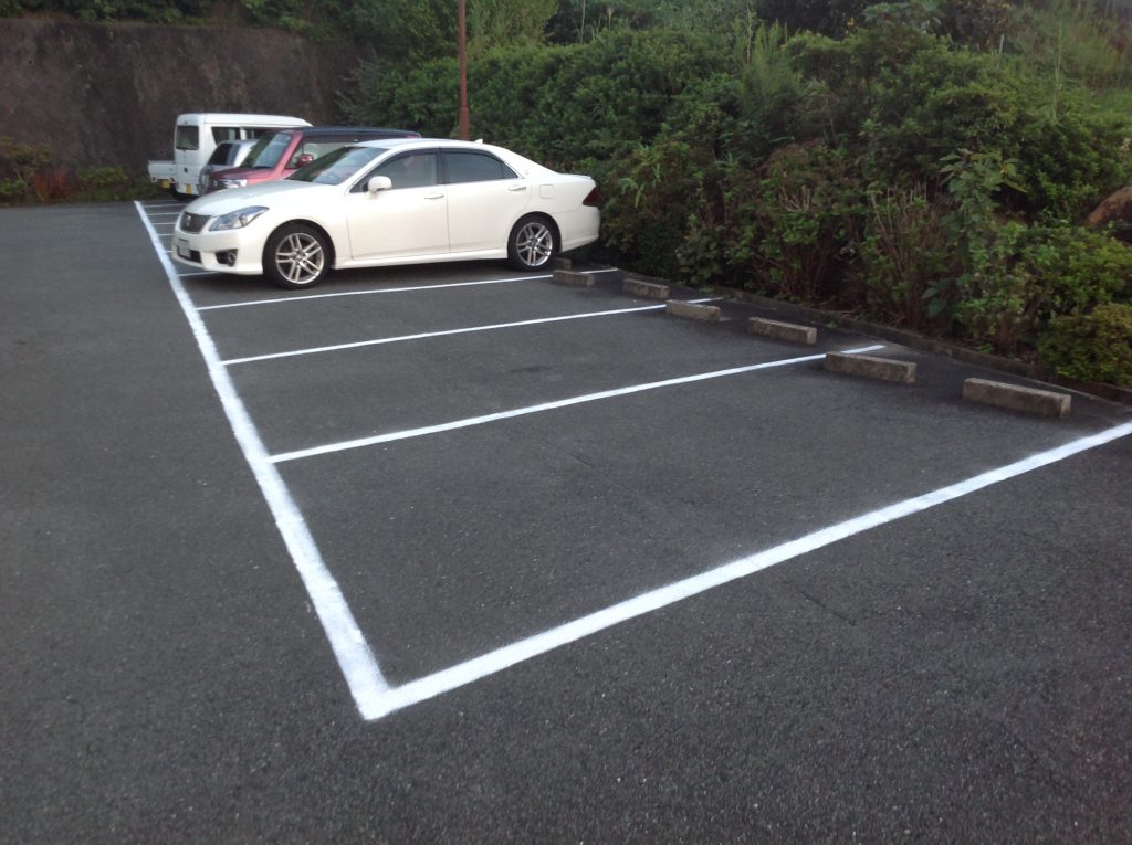 トム･フクダ阿知須本店の駐車場のライン引き