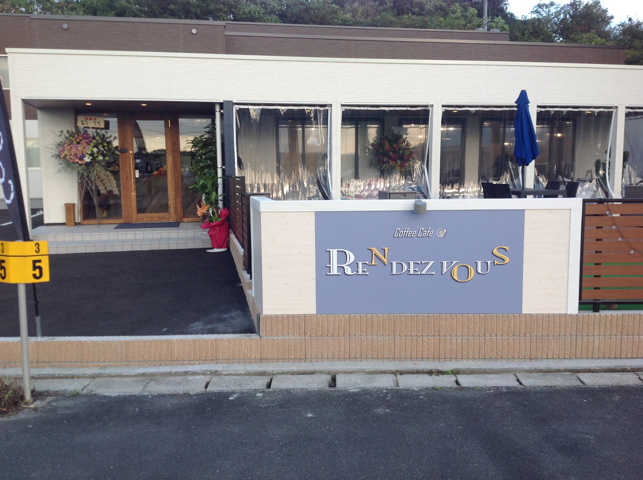トム･フクダ阿知須本店隣にイベント型カフェ　ランデブーさんがオープンしました。