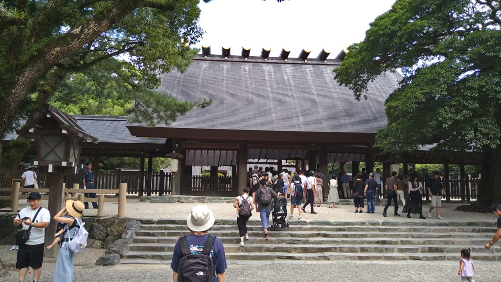名古屋　熱田神宮に行きました。
